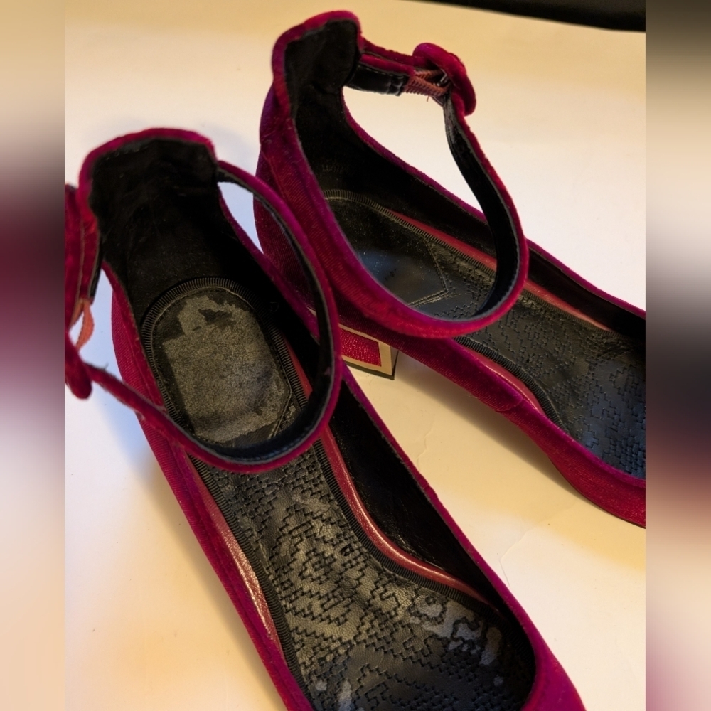 Brian Atwood Velvet Mary Jane shoes size 7.5 in VGUC - Picture 3 of 9